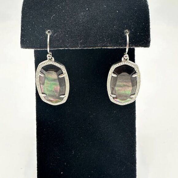 Retired Kendra Scott "gray abalone" dangle earrings in silver tone! - Picture 6 of 14